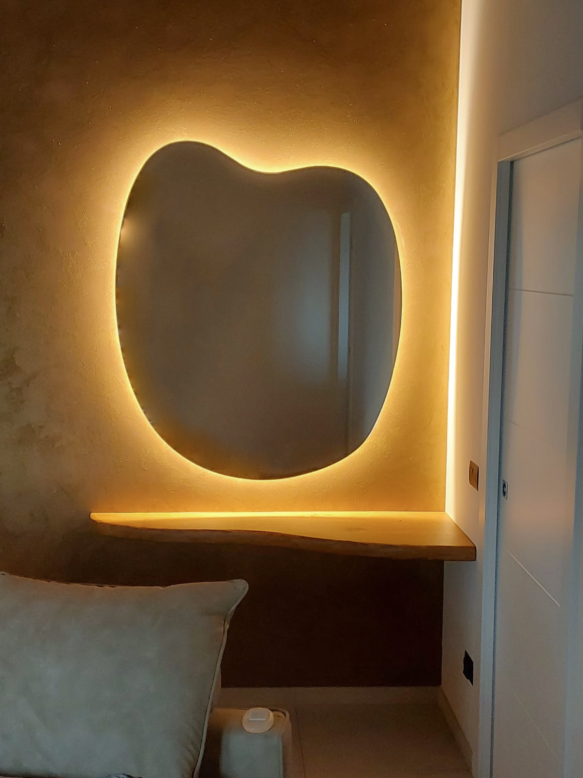 Specchio Decorativo Dalla Forma Irregolare - Design Unico Per Arredamento Moderno