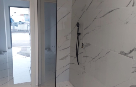 Elegante Box Doccia con Walk in